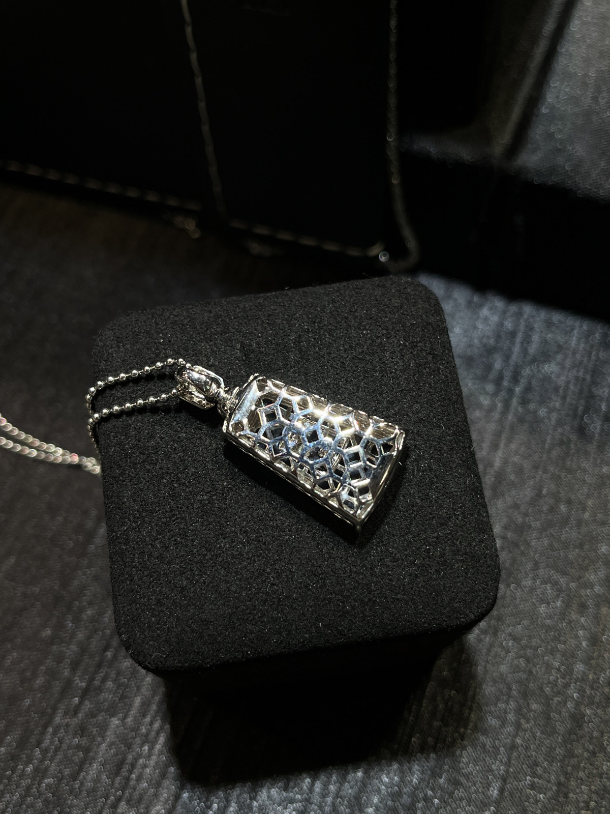 裸镶正阳绿无事牌……
简约时尚
-

颜色鲜明，料子厚装
18k金镶嵌
尺寸看图一