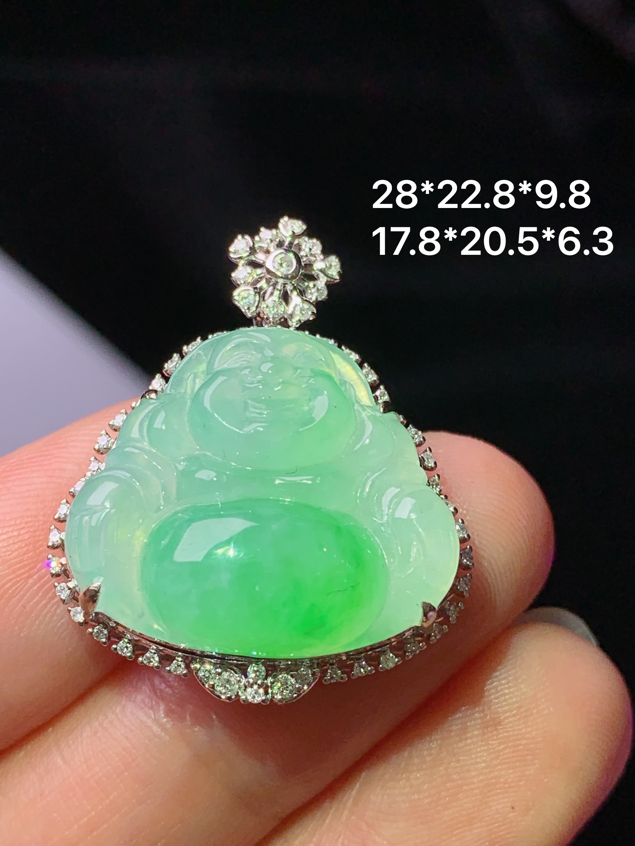 18k金钻镶嵌翠绿佛公吊坠 玉质细腻 色泽艳丽清新 水润亮眼 整体尺寸28*22.8*9.8j2