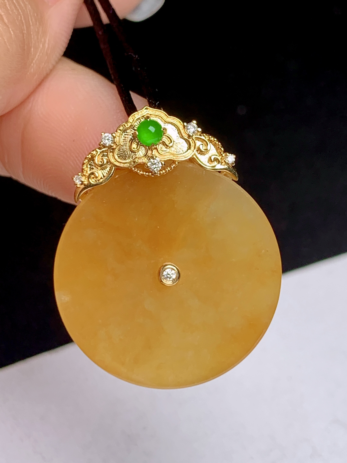 冰黄翡平安扣
18k金钻镶嵌