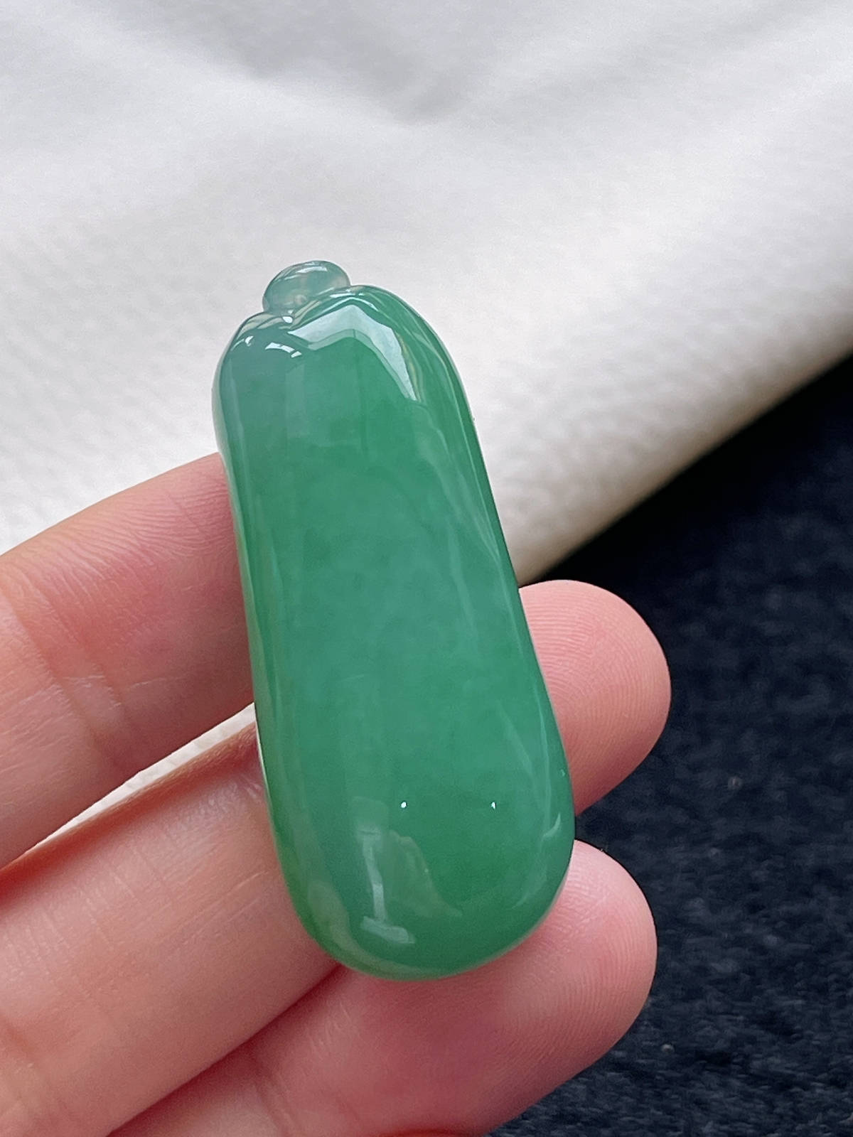 翡翠冰糯种浅绿色福瓜挂件