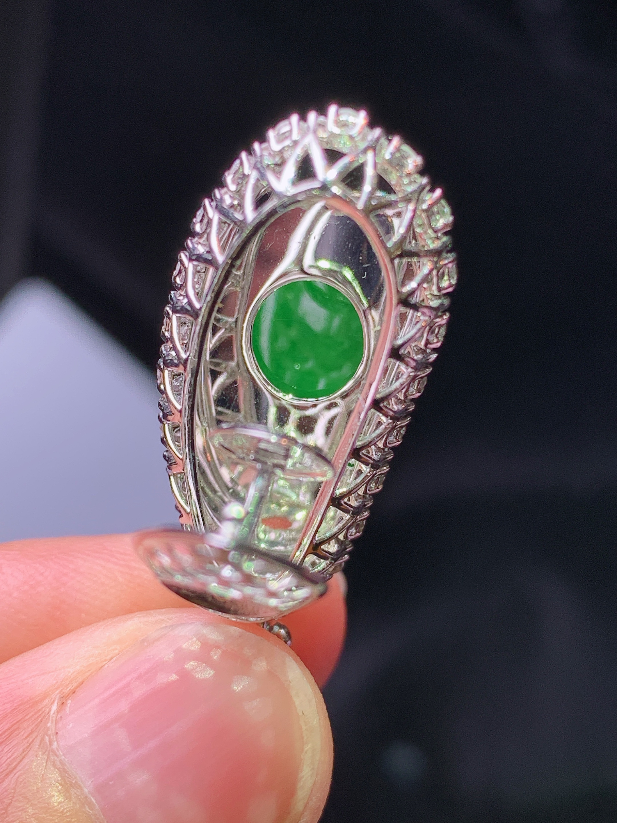 18k金钻镶嵌满绿福瓜吊坠 玉质细腻 色泽艳丽清新 水润亮眼 整体尺寸36*13.5*9.6m5