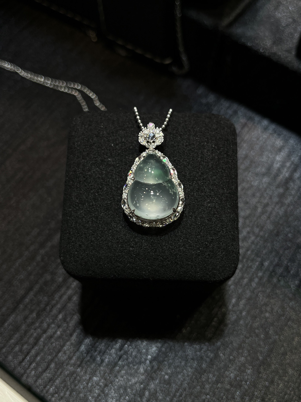 高冰飘色胖葫芦……
-

尺寸看图一
18k金镶嵌