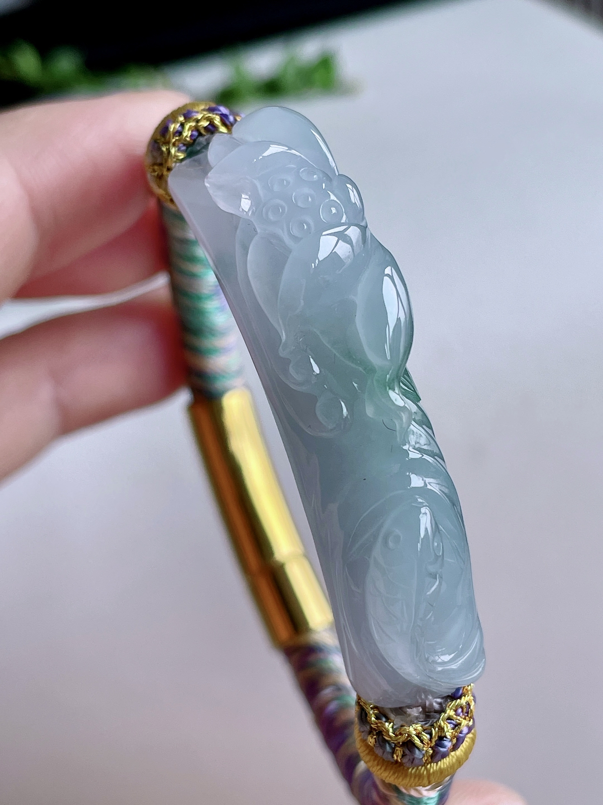 【裸石】冰紫底荷花鱼年年有余手牌手绳
【说明】缅料 性价比高  
【尺寸】45-11.2-10.3.