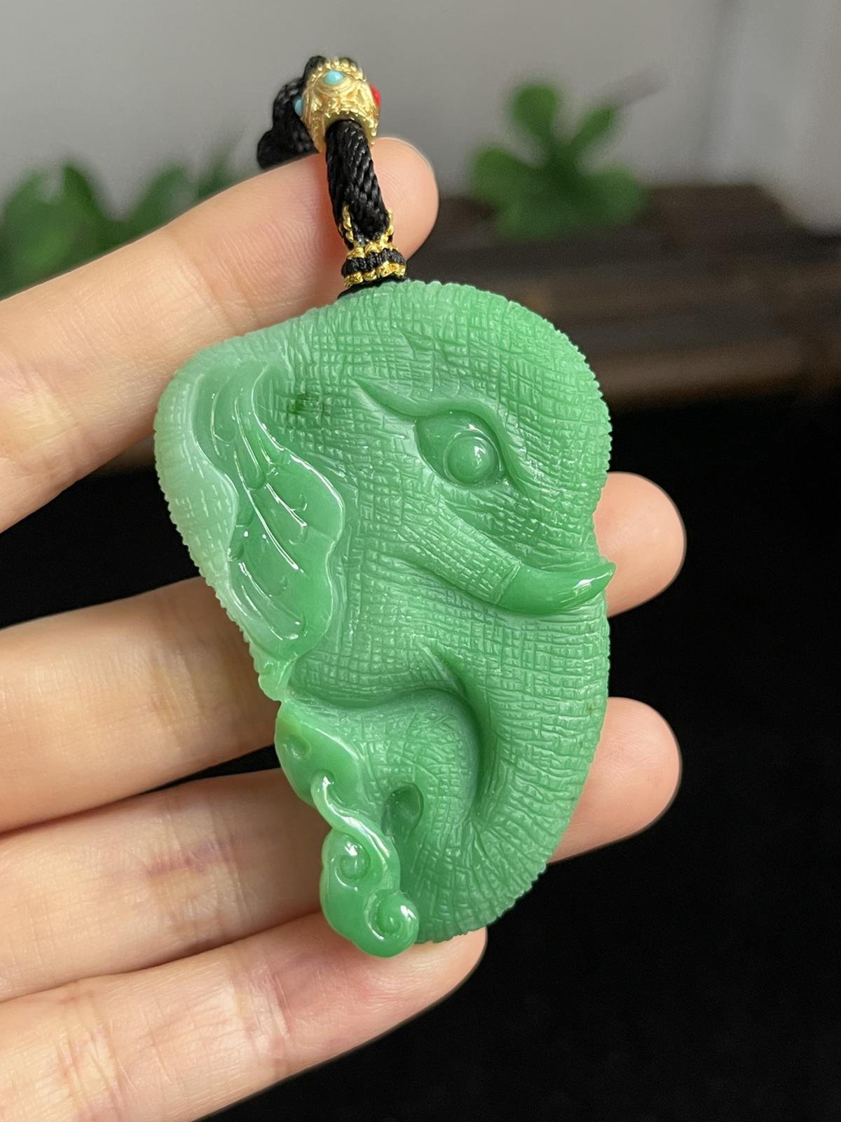 翡翠糯化种绿色吊坠