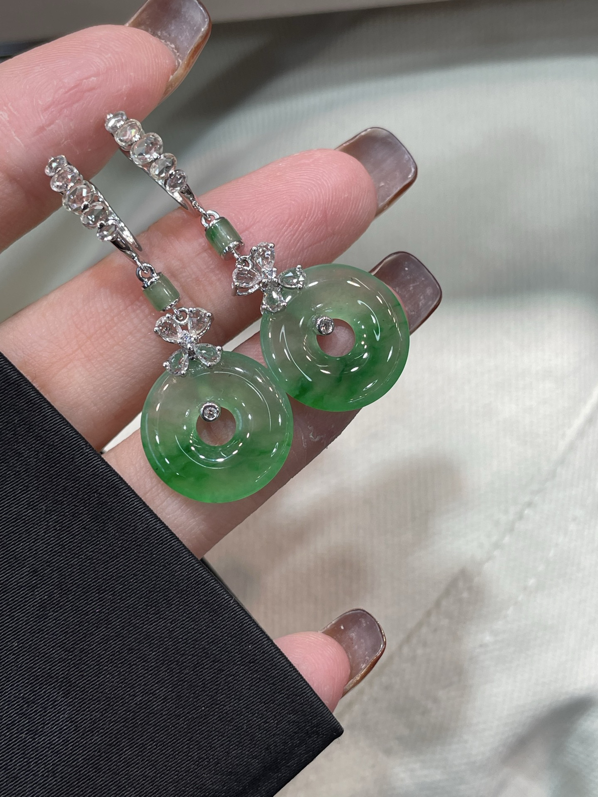 冰晴 飘阳绿 甜甜圈耳坠

18k金镶嵌