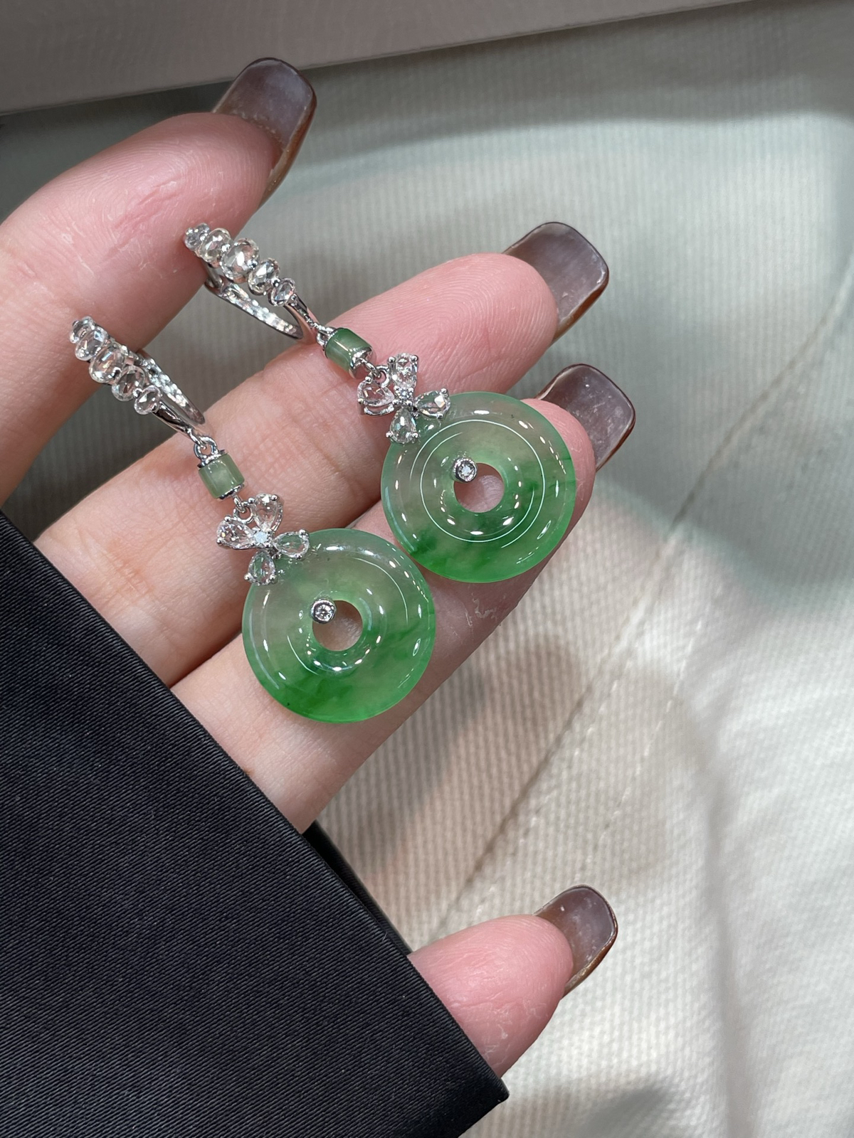 冰晴飘阳绿甜甜圈耳坠
18k金镶嵌