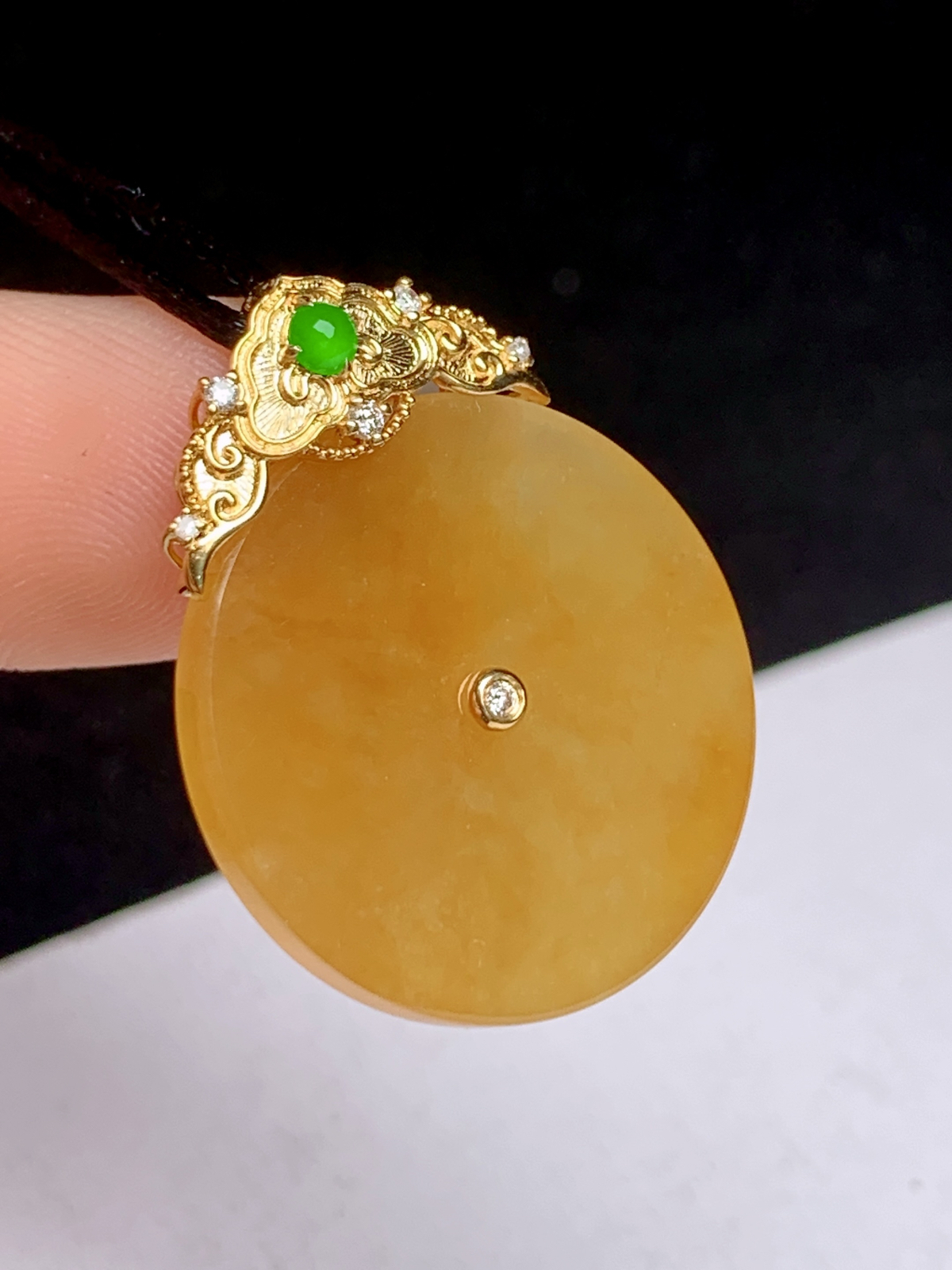 冰黄翡平安扣
18k金钻镶嵌