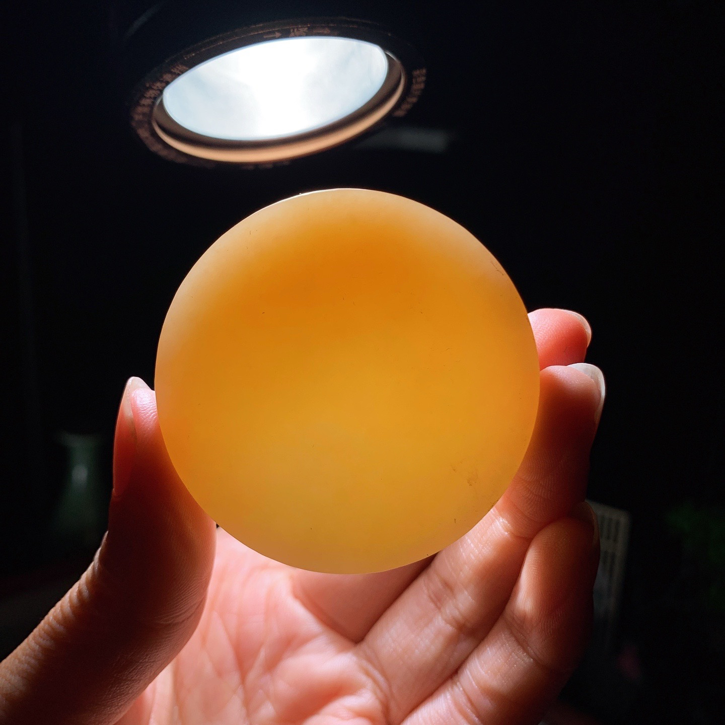 新疆和田玉且末糖镯芯挂件 尺寸50/13重77克 玉质细腻油润 底色纯净 脂粉好，品质好。lt260407