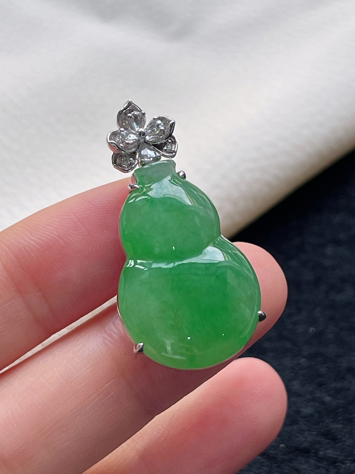 18k金 翡翠冰糯种飘绿葫芦挂件