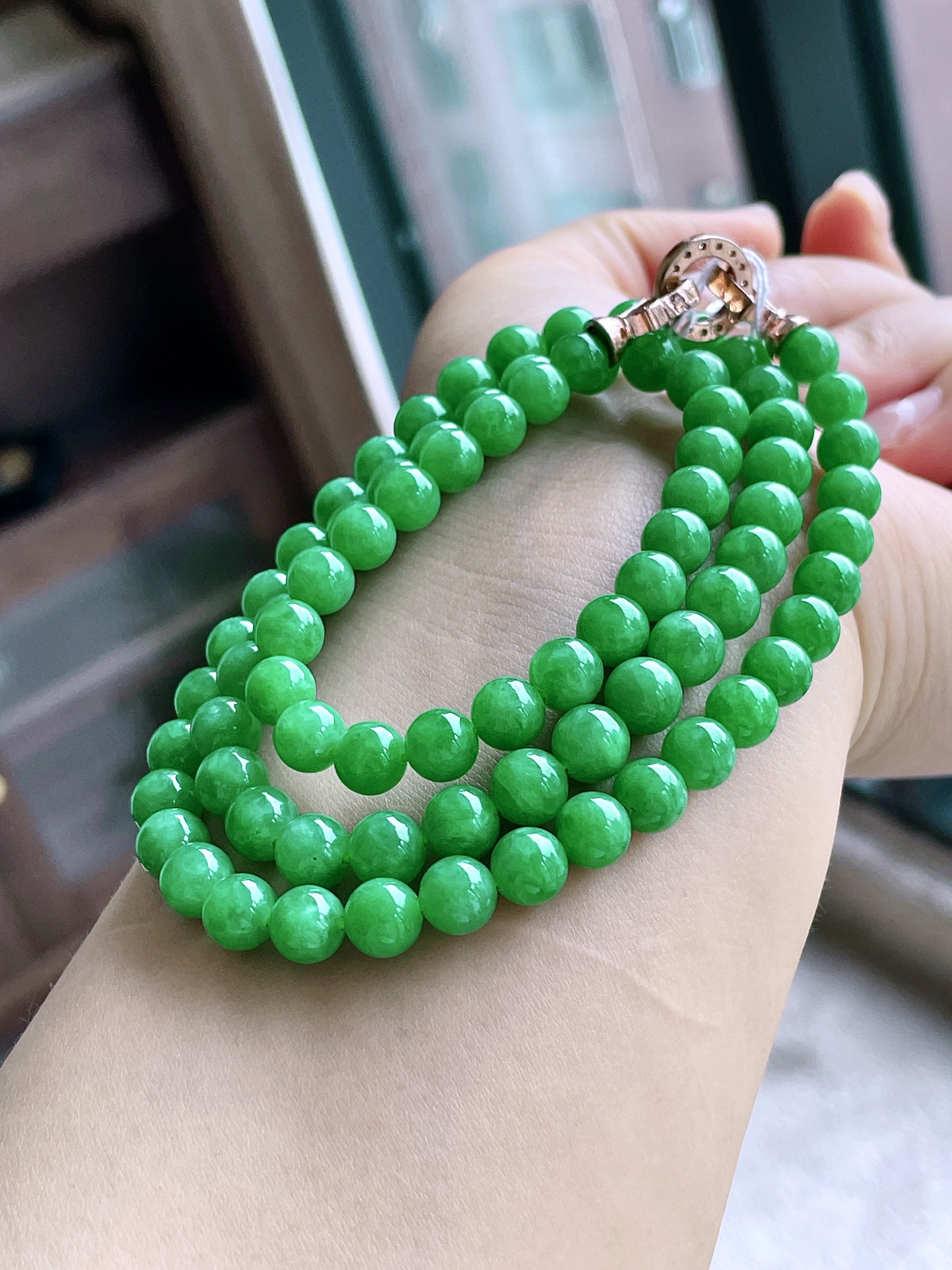 【珠子】冰阳绿珠链圆珠珠子珠链
【说明】缅料 性价比高  
【尺寸】6.3-7.1mm，29cm.