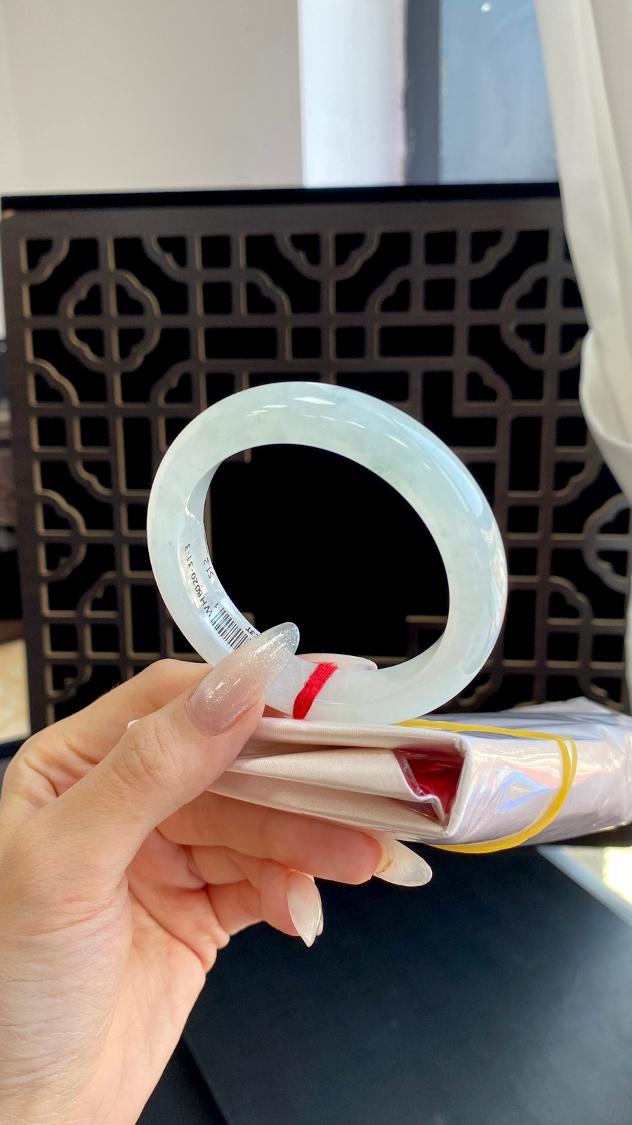 【白月光手镯】
尺寸：51.2-12-8.7
自然光无滤镜，原图直出