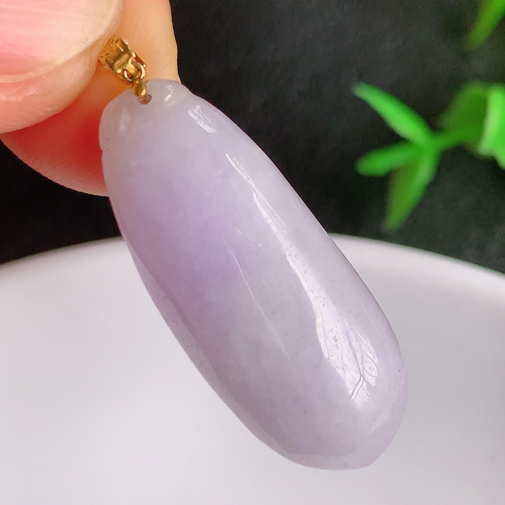 18k金扣冰润紫罗兰福瓜翡翠吊坠，呱呱来财，福气满满的美好寓意，清新自然  沁人心脾，造型独特，清秀高雅  W49.8  尺寸：29.3-12.3-5.6mm