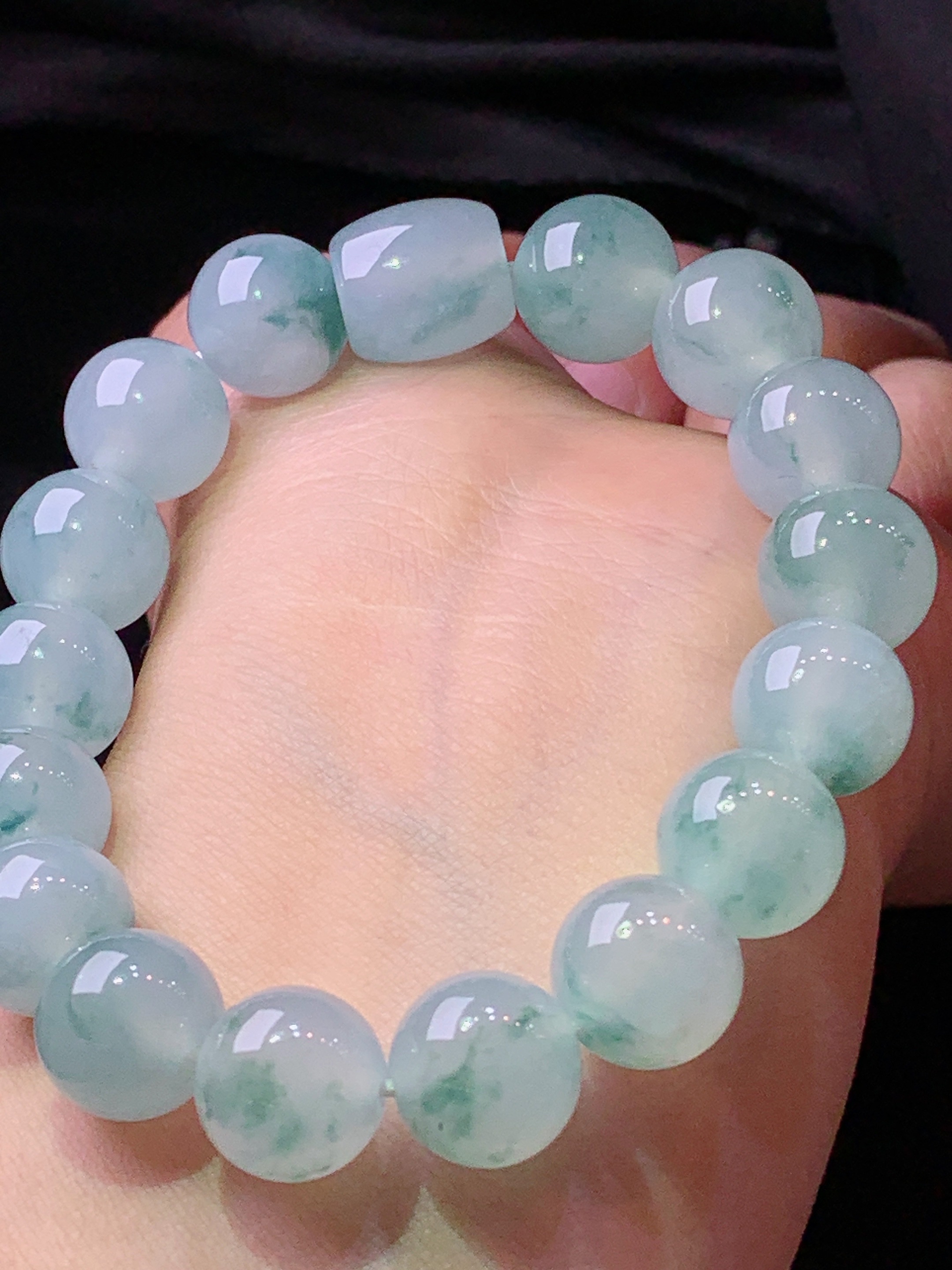 冰种飘花圆珠手链 玉质细腻 色泽艳丽清新 水润亮眼 整体尺寸12h3
