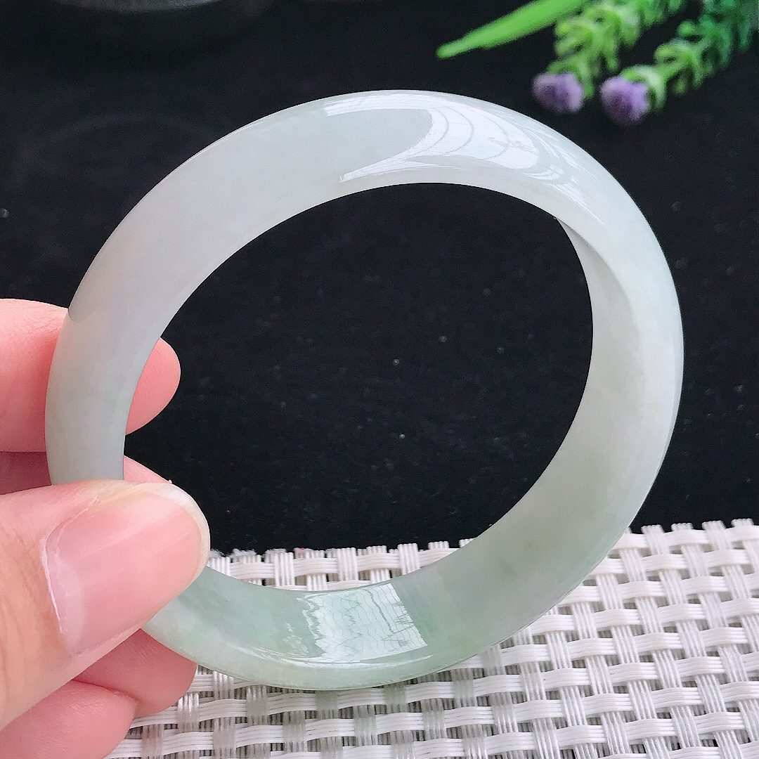 实拍A货翡翠58/15.8/7.2老坑秀气冰润浅绿手镯宽边玉镯平安镯美人镯