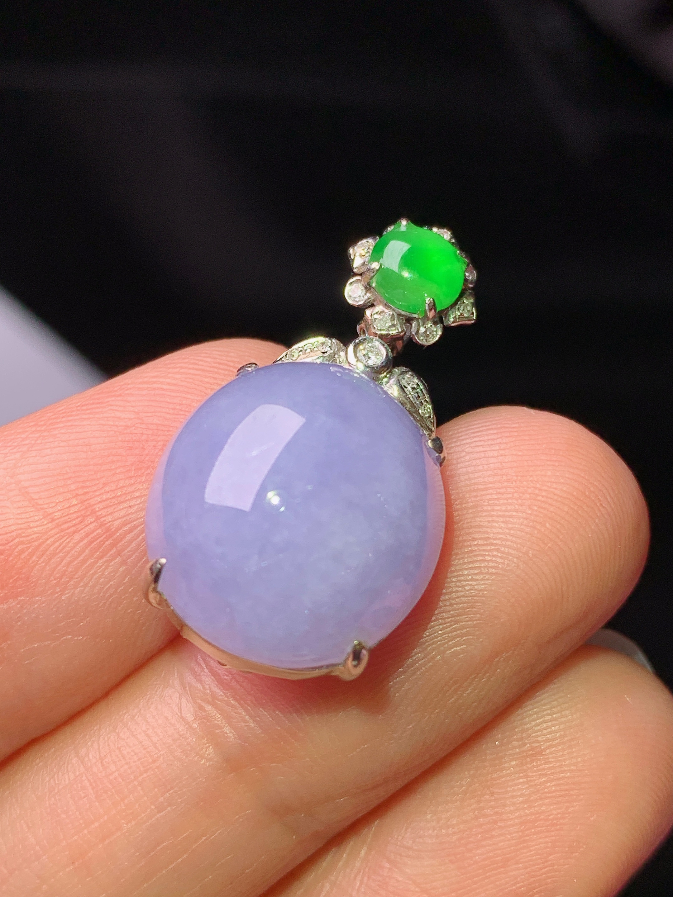 18k金钻镶嵌紫罗兰蛋面吊坠 玉质细腻 色泽艳丽清新 水润亮眼 整体尺寸25.6*13.8*10j2