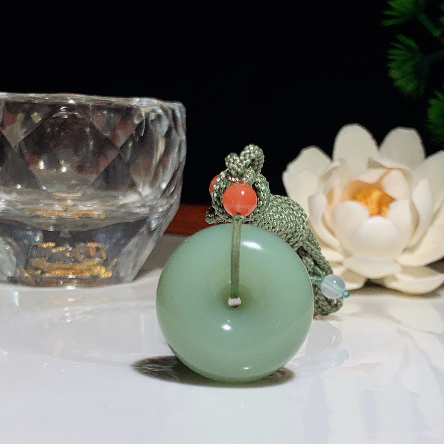 和田玉粉青俄罗斯碧玉平安扣挂件。尺寸25/12重17克 玉质细腻油润 底色纯净 脂粉好，品质好。lt