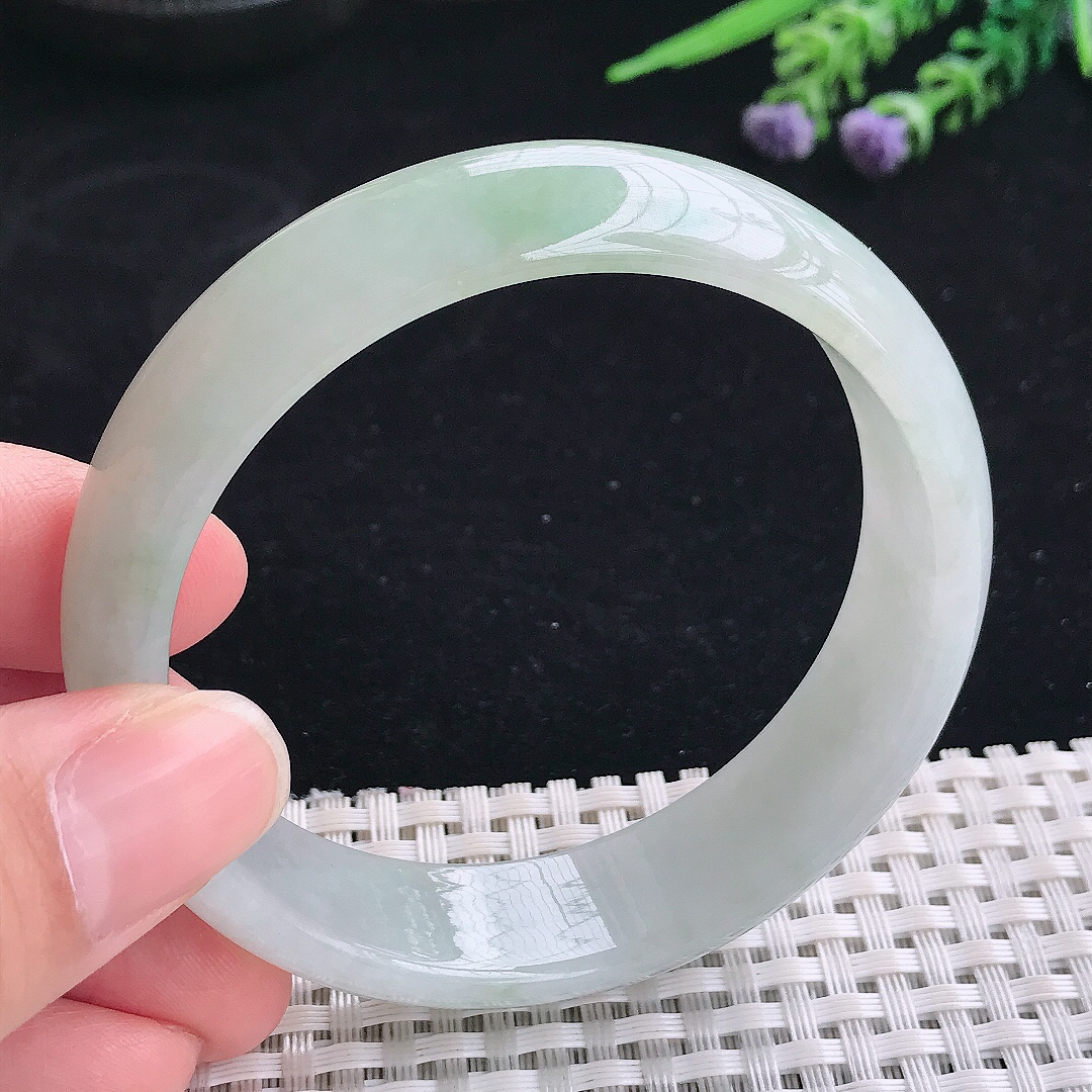 实拍A货翡翠58/15.8/7.2老坑秀气冰润浅绿手镯宽边玉镯平安镯美人镯