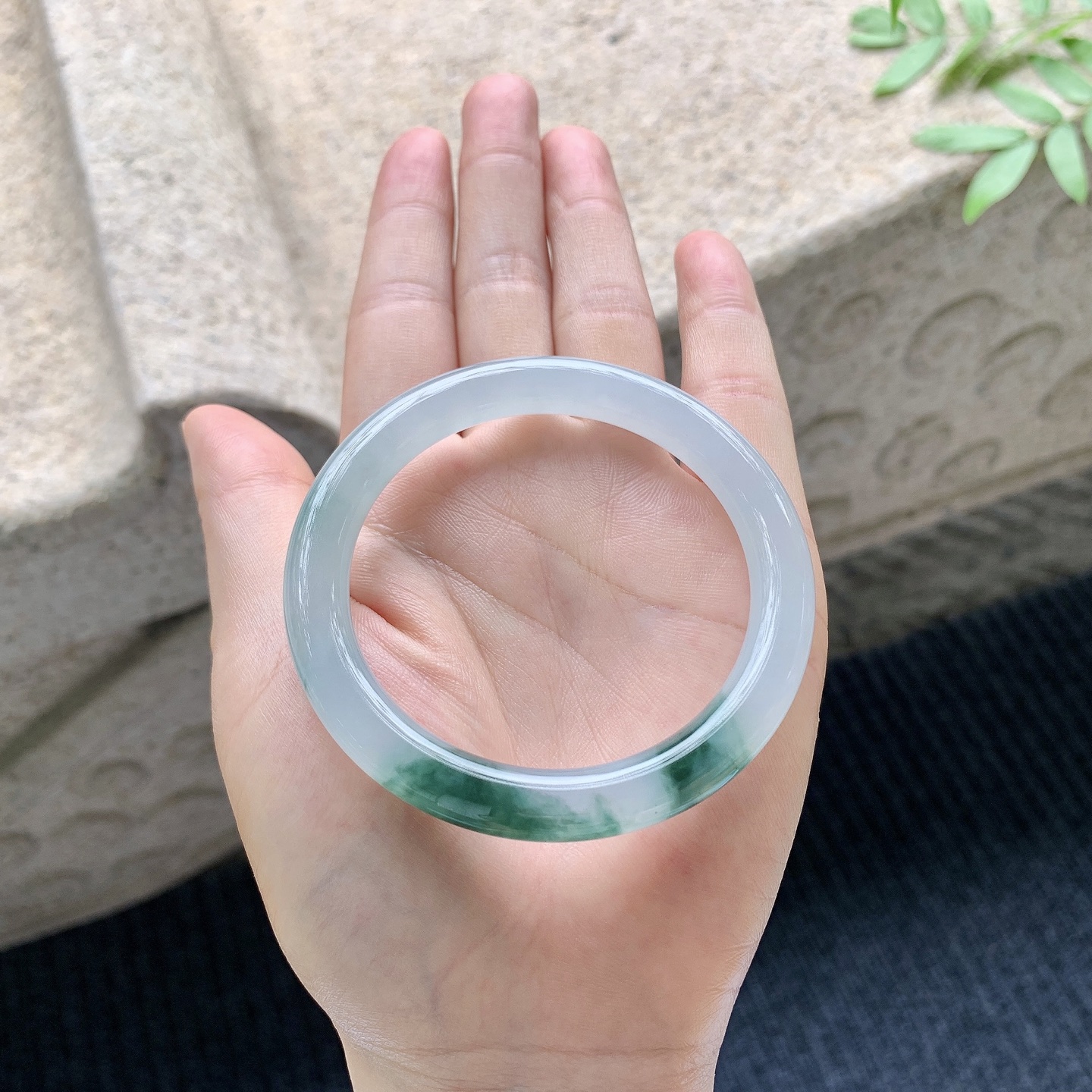 圆条52 53【圈口】53.2/7.6/8【编码】A4041012【描述】冰飘绿，清透，水润，种老，