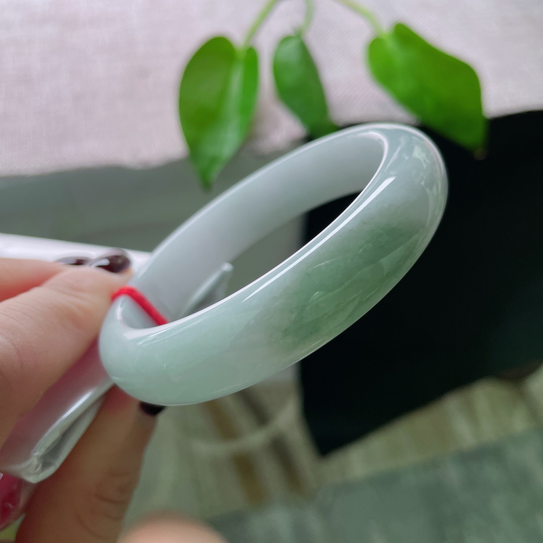 55.7/13.4/7.7油青正圈，水润细腻，一抹绿色，婉间温婉，贵气。，ss49280a