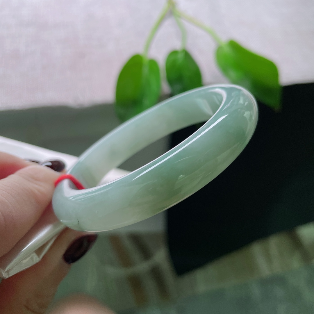 54.3/11.8/8.2，浅绿底正圈，水头好，种老，颜色深深浅浅，别有一番风味，ss46693a