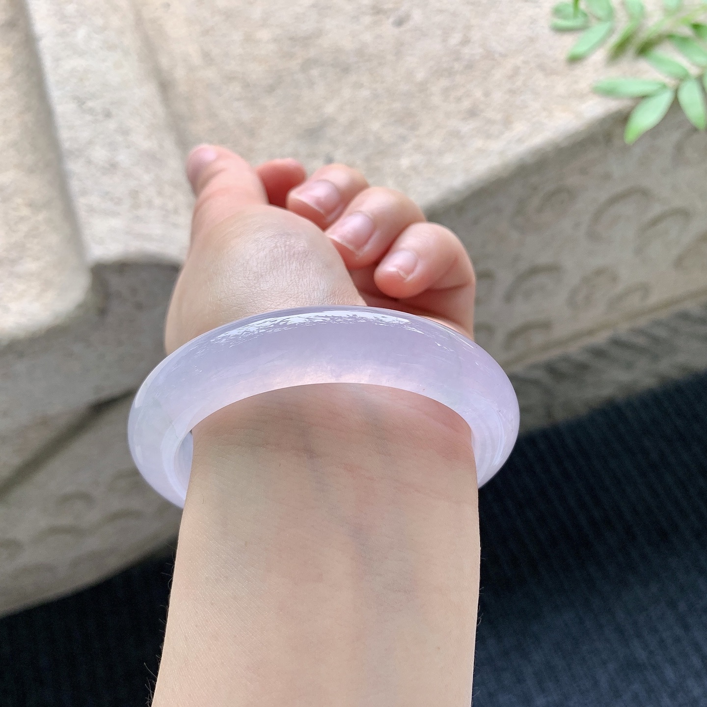 正圈53 54【圈口】54.5/12/9【编码】HT041023【描述】冰种粉紫，清透，水润，种老，细腻，打灯有微絮