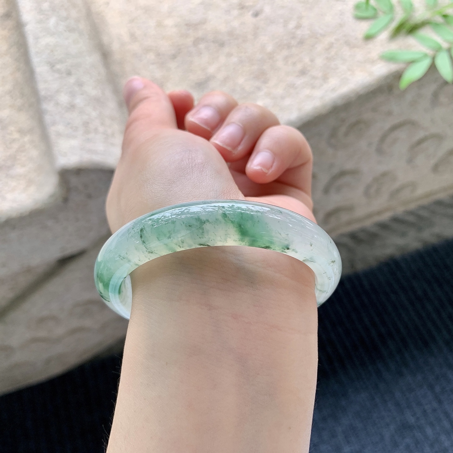 贵妃54 55【圈口】55/49.3/11.3/7.6【编码】A4041014【描述】冰飘花，清透，水润，种老，细腻，无纹裂