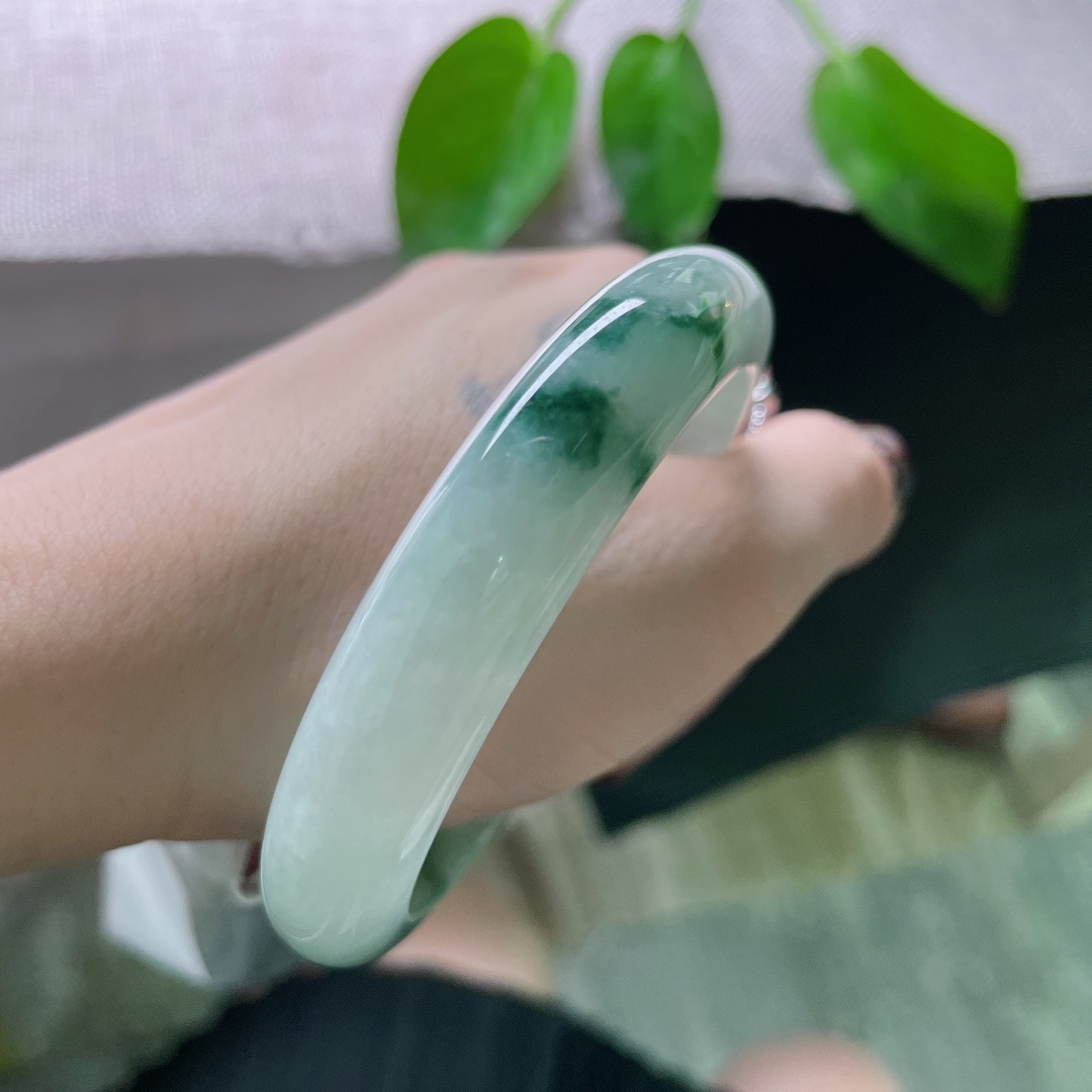 57.8/12.2/8.5飘花正圈，水润细腻，水墨丹青，意境感满满，贵气，皮纹