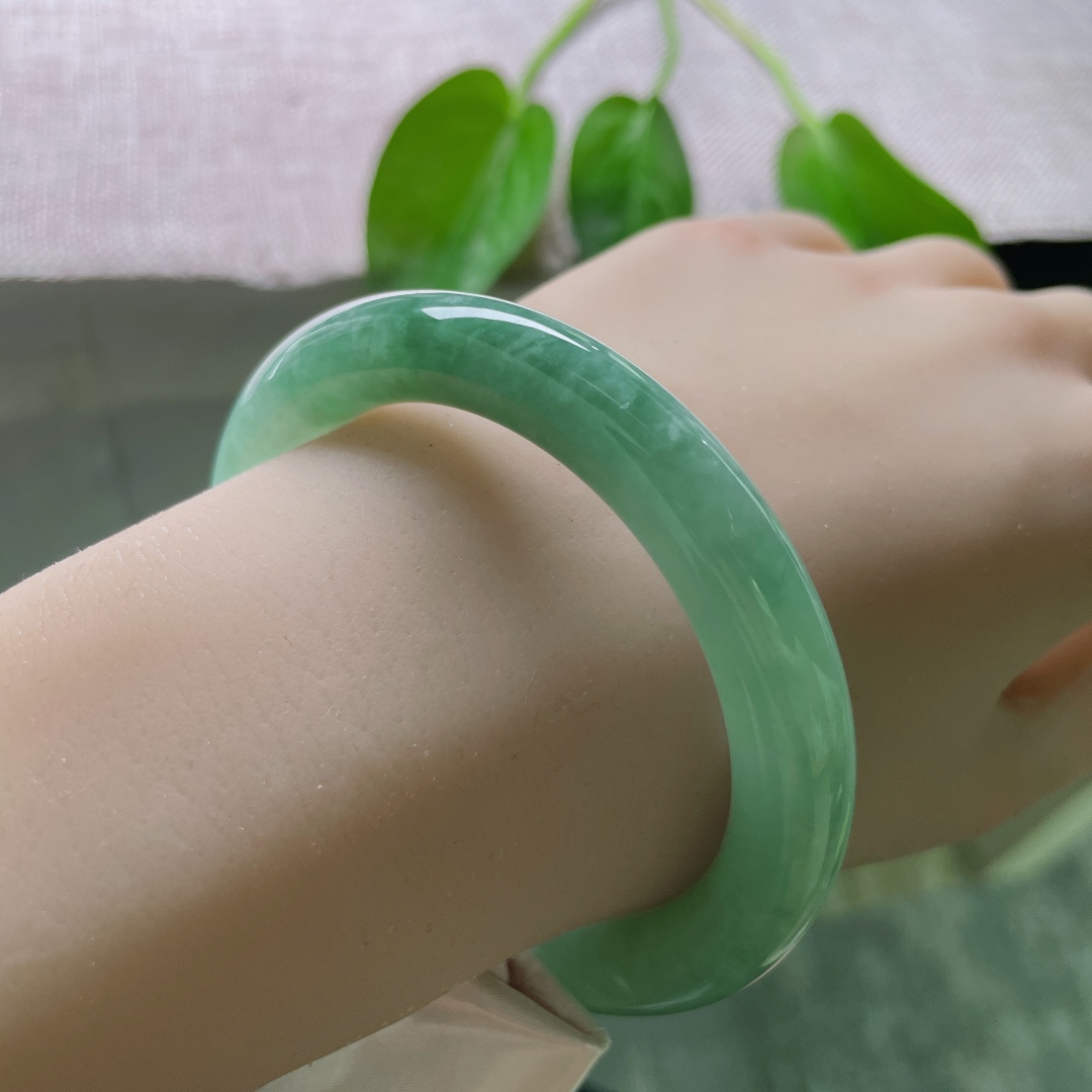 56/9.7果绿圆条，水润，细腻，清雅苑苑，秀丽，ss50122a