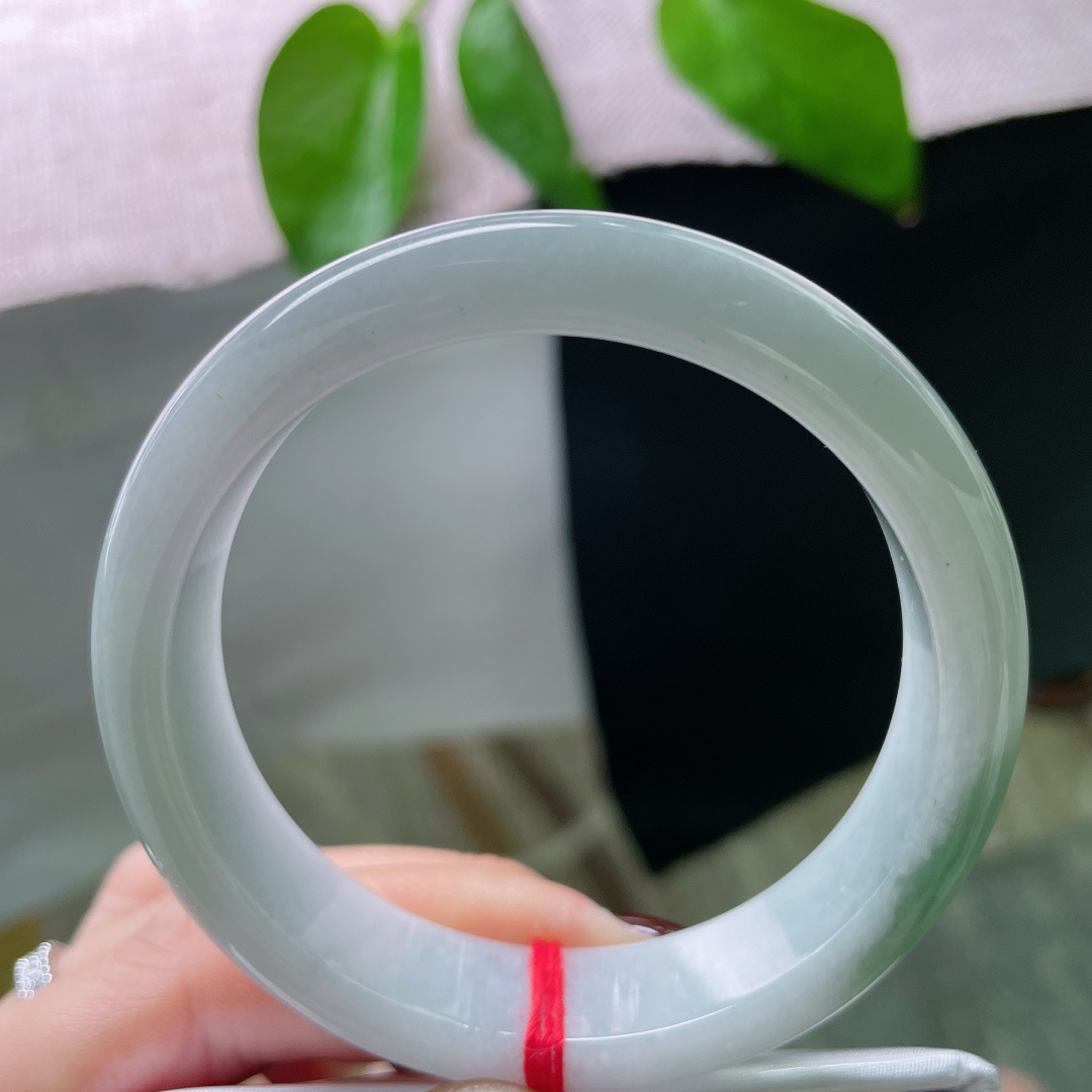 55.7/13.4/7.7油青正圈，水润细腻，一抹绿色，婉间温婉，贵气。，ss49280a