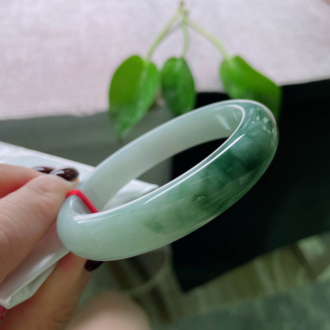 56.8/12.5/8.6飘花正圈，是风与时光共同的笔触，层层叠叠，写就生命的厚度。整体，ss49403a