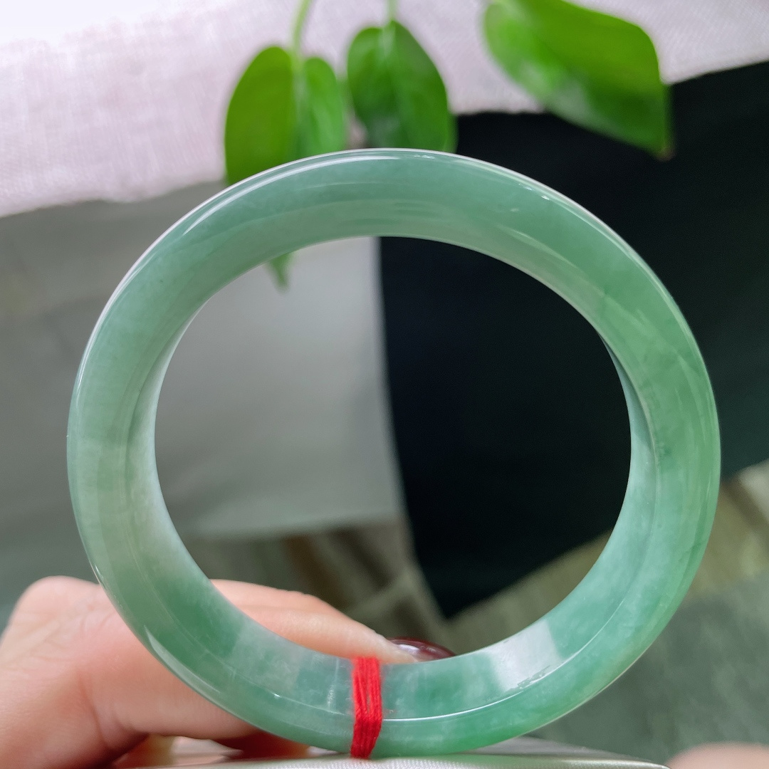 54.5/11.6/7.7，绿底正圈，水头好，底子细腻，清新、有质感、纯粹、匠心独具，一点皮纹，ss50146a