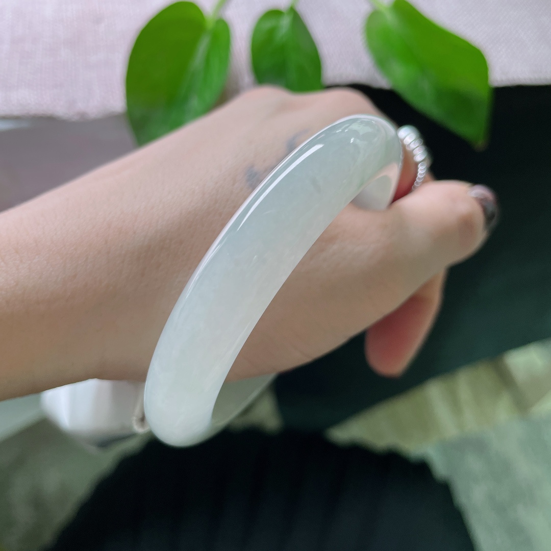 56.8/11.9/8.5，白月光正圈，是冰底里透出的、不染尘埃的皎洁。，ss50186a