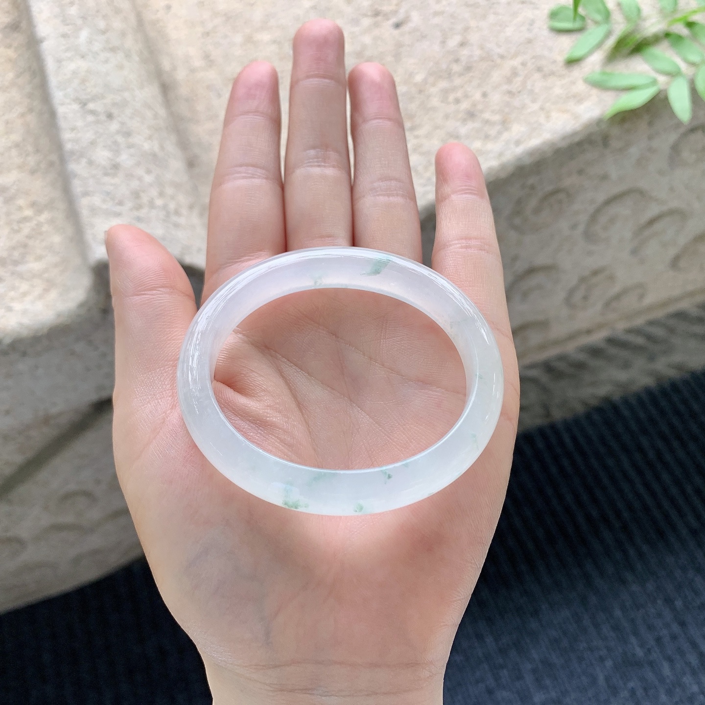 贵妃51 52 【圈口】52.3/45/10/7 【编码】DZ041021 【描述】糯冰飘花，水润，