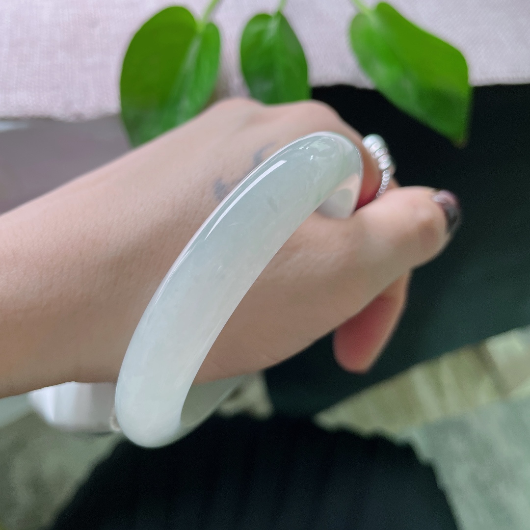 56.8/11.9/8.5，白月光正圈，是冰底里透出的、不染尘埃的皎洁。，ss50186a