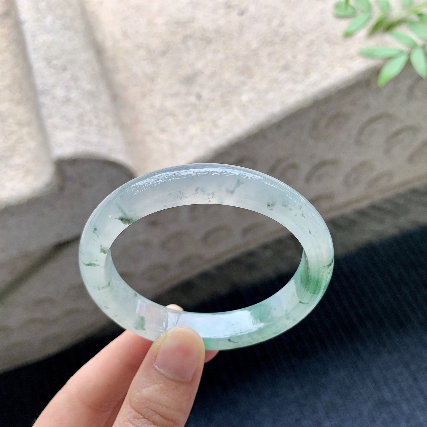 贵妃54 55【圈口】55/49.3/11.3/7.6【编码】A4041014【描述】冰飘花，清透，水润，种老，细腻，无纹裂