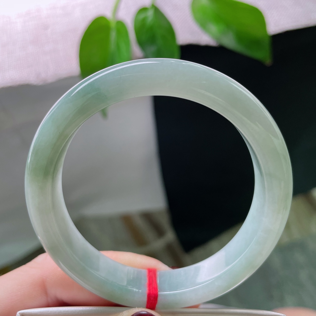 54.3/11.8/8.2，浅绿底正圈，水头好，种老，颜色深深浅浅，别有一番风味，ss46693a