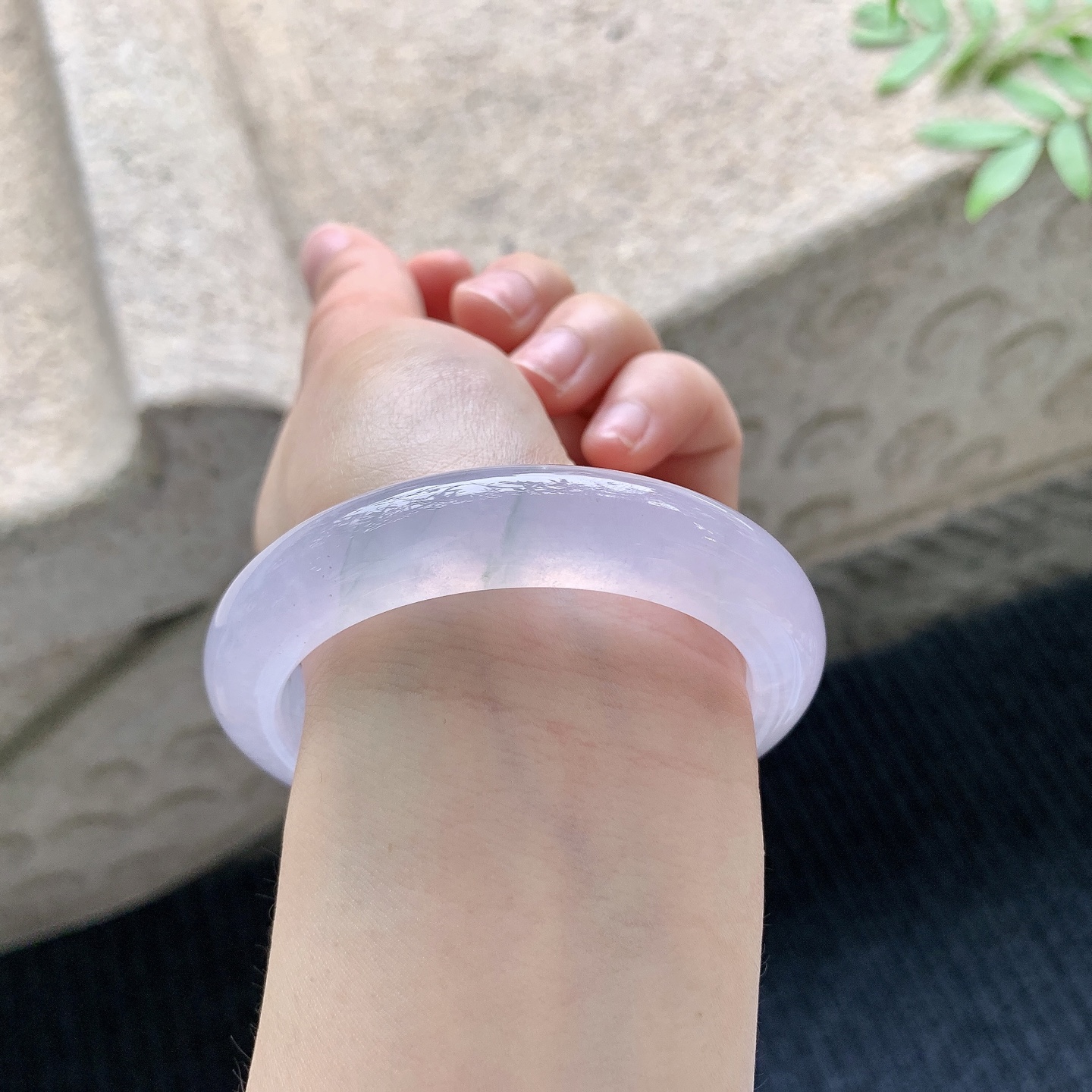 正圈53 54【圈口】54.5/12/9【编码】HT041023【描述】冰种粉紫，清透，水润，种老，细腻，打灯有微絮