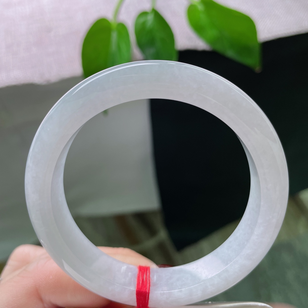 54.6/12/8.3，冰紫正圈，腕间一抹冰紫，是星河坠入寒潭的倒影。晶体，ss50066a