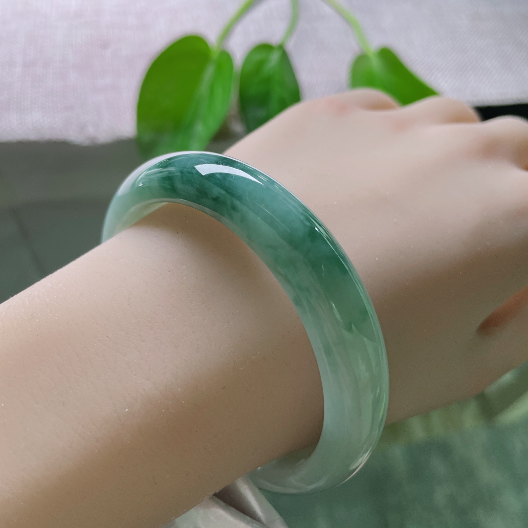 56.8/12.5/8.6飘花正圈，是风与时光共同的笔触，层层叠叠，写就生命的厚度。整体，ss49403a