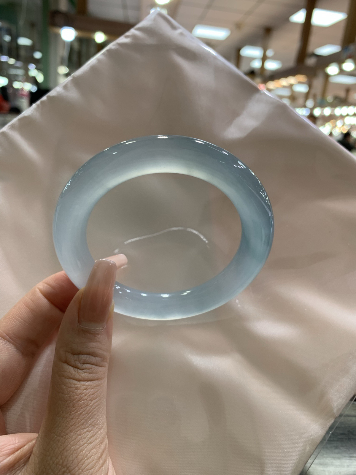 蓝钢圆条
圈口56.9一11.4一11.7，完美无暇，360度无死角。