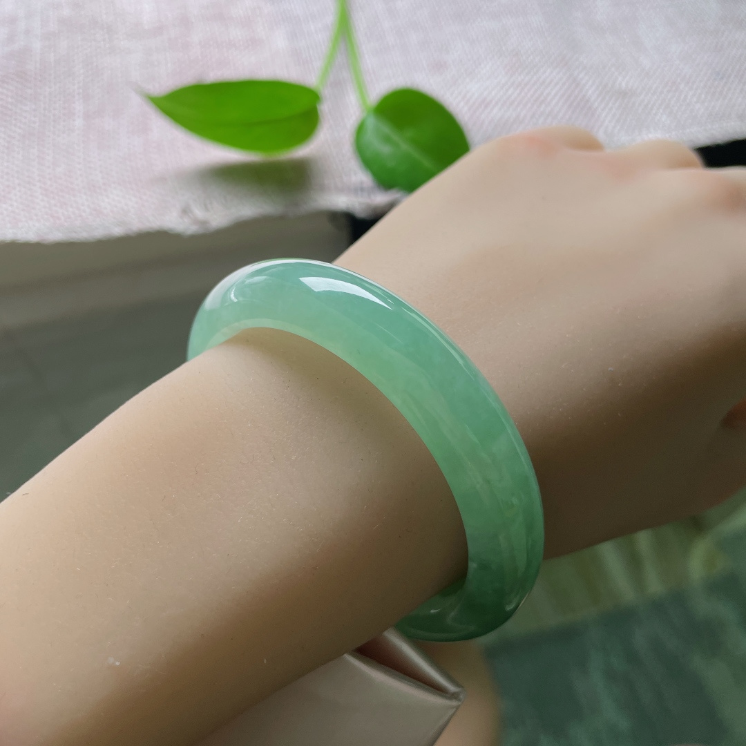 52/12.1/6.8，葡萄肉正圈，甜绿底，种老，清雅，仙姿佚貌，棉团