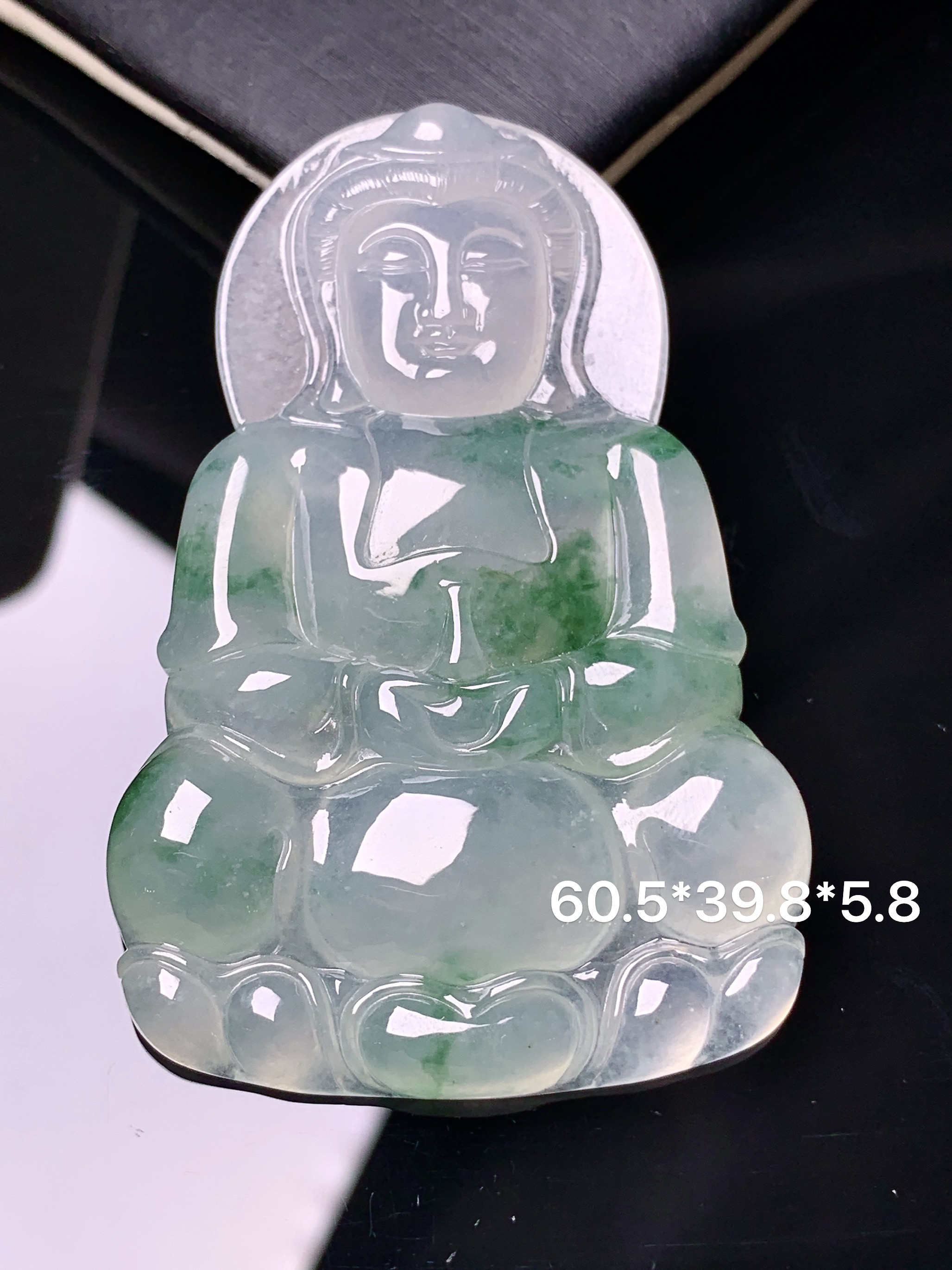 冰种观音菩萨吊坠 玉质细腻 色泽艳丽清新 水润亮眼 整体尺寸60.5*39.8*5.8x1