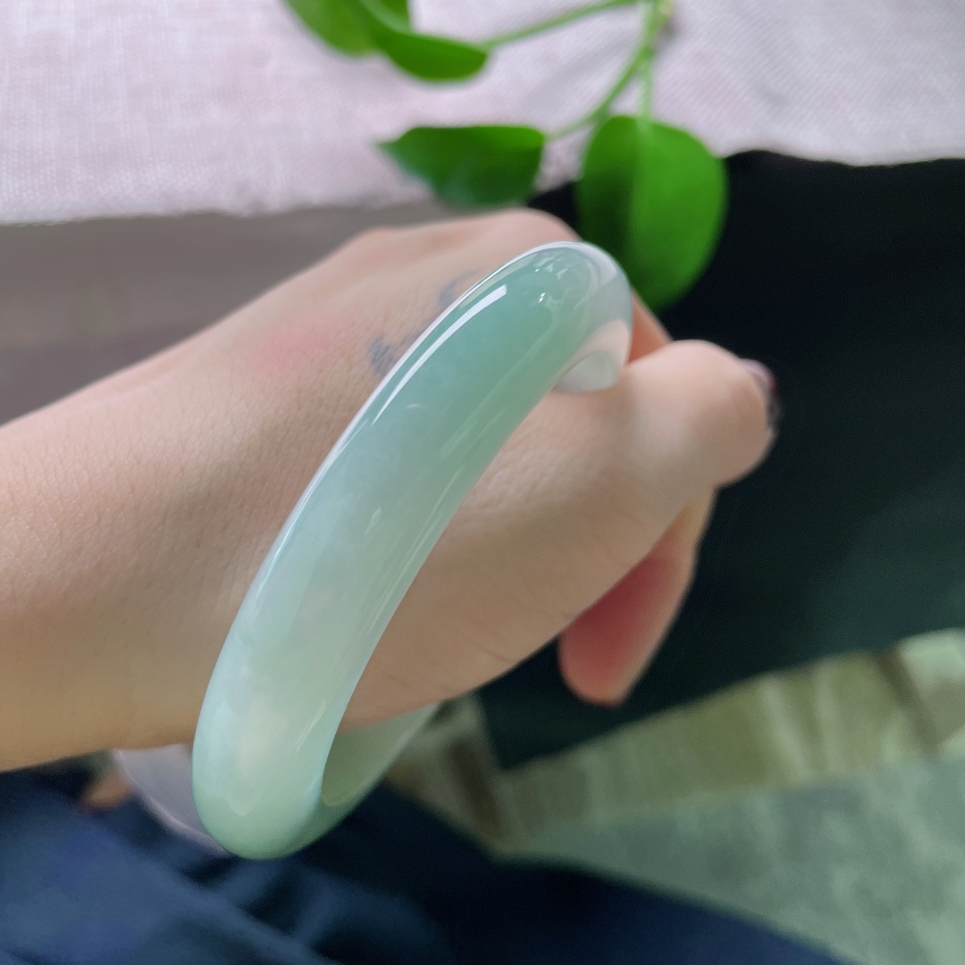 57.3/11.7/9.6绿底正圈，水润细腻，窄条，秀丽，色系甜美，优雅大方，ss48603a