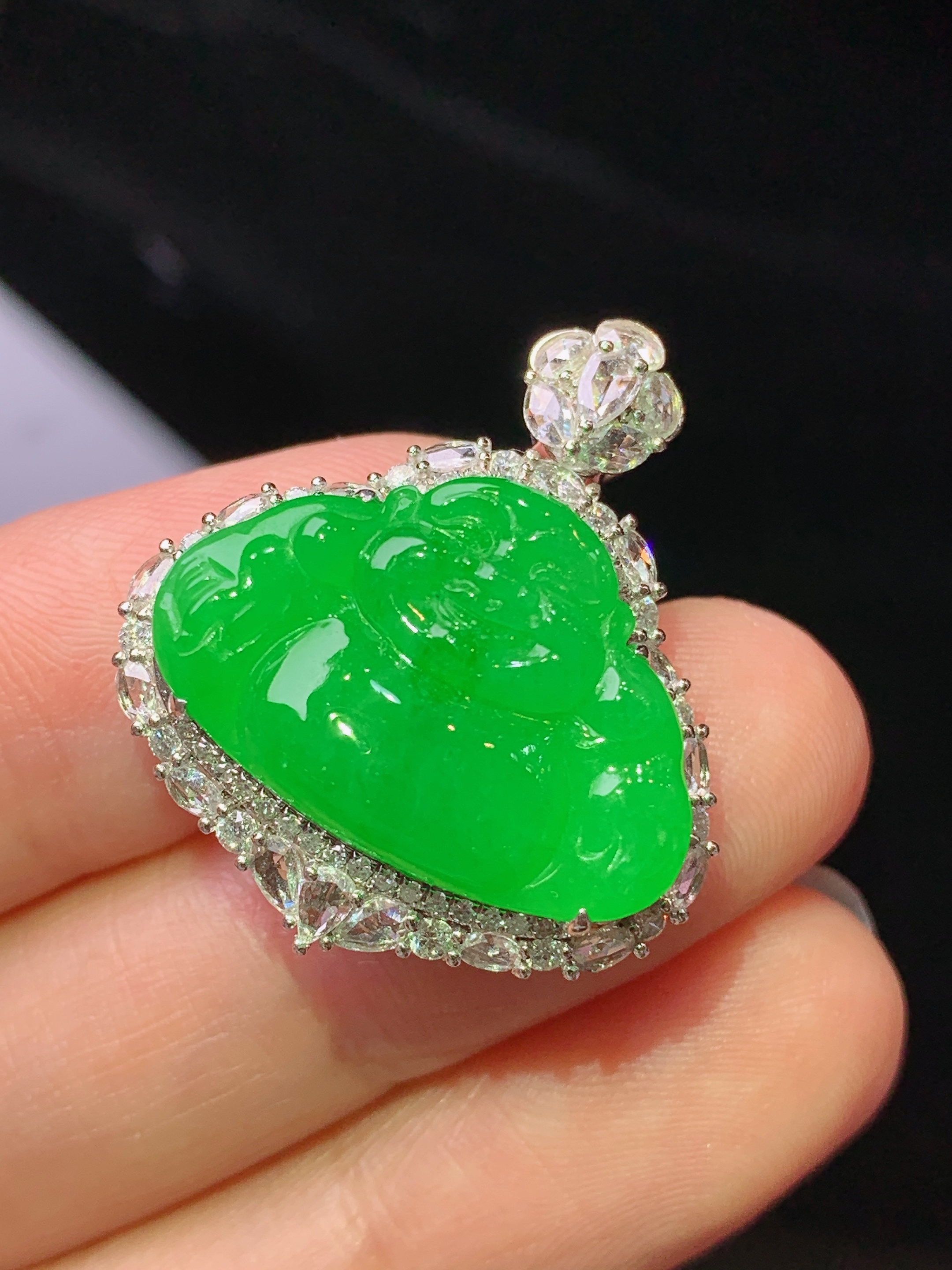 18k金钻镶嵌满绿佛公吊坠 玉质细腻 色泽艳丽清新 水润亮眼 整体尺寸27.2*24*11.3t3