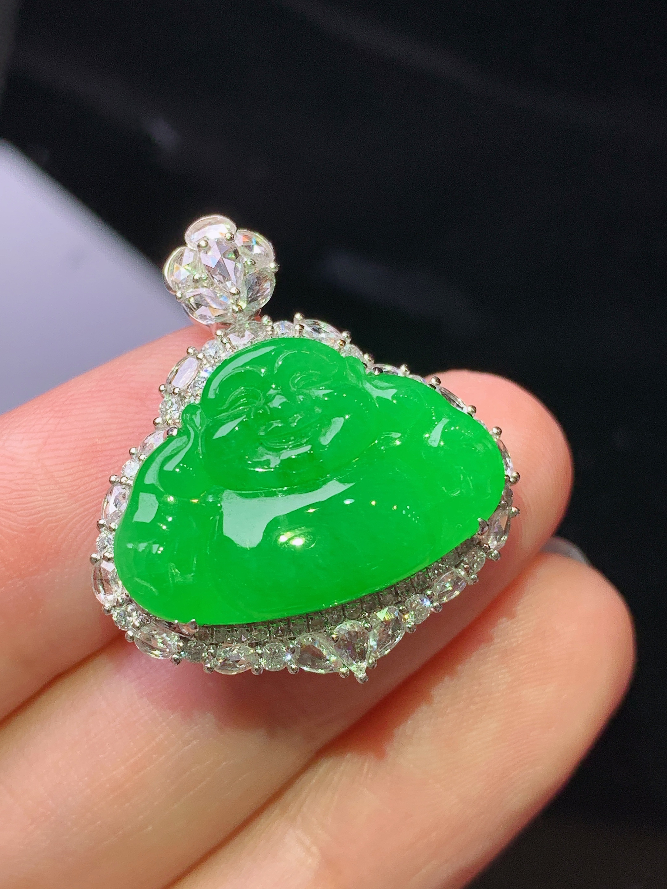 18k金钻镶嵌满绿佛公吊坠 玉质细腻 色泽艳丽清新 水润亮眼 整体尺寸27.2*24*11.3t3