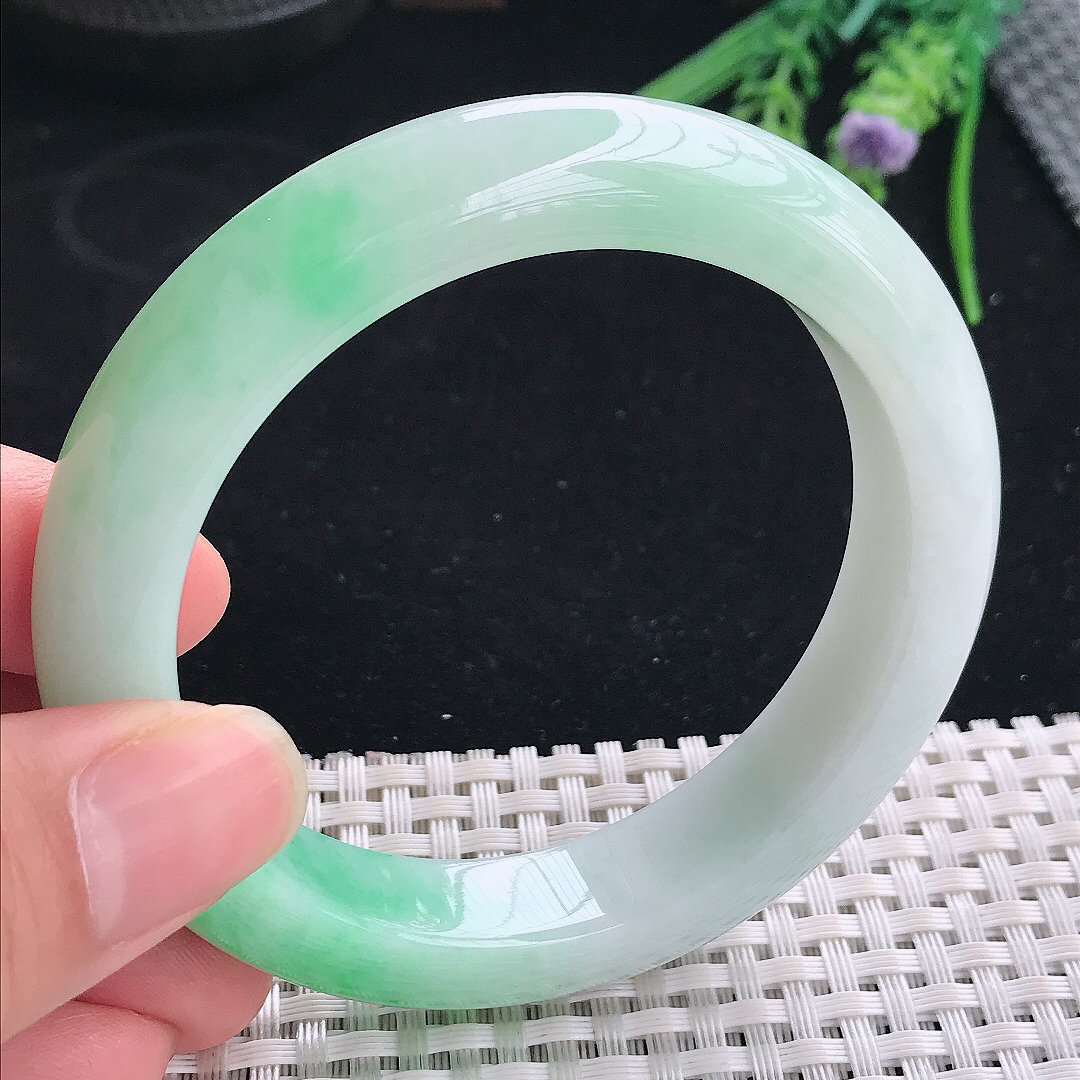 实拍A货翡翠57.8/12.6/9.5老坑精美冰润飘阳绿手镯宽边玉镯平安镯