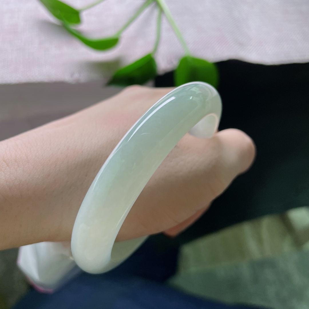 59/12.1/8.1，浅绿底正圈，大圈口，柔润细腻，种老，清雅