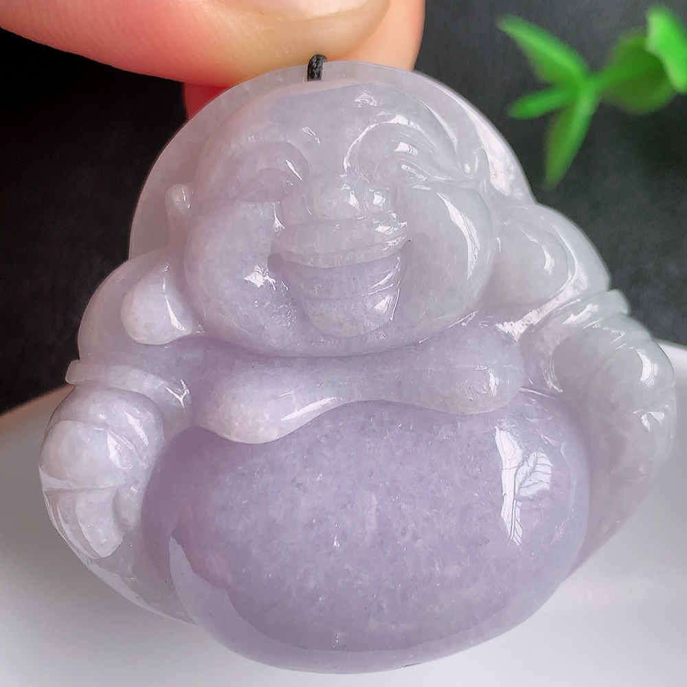 冰润紫罗兰佛公挂件 玉质细腻  精雕弥勒佛，笑佛福耳垂肩，面相喜庆，开怀大笑，憨态可掬。惟妙惟肖，寓意福禄双全，吉祥美满，笑口常开 W141.8 尺寸：39.3-42-12mm