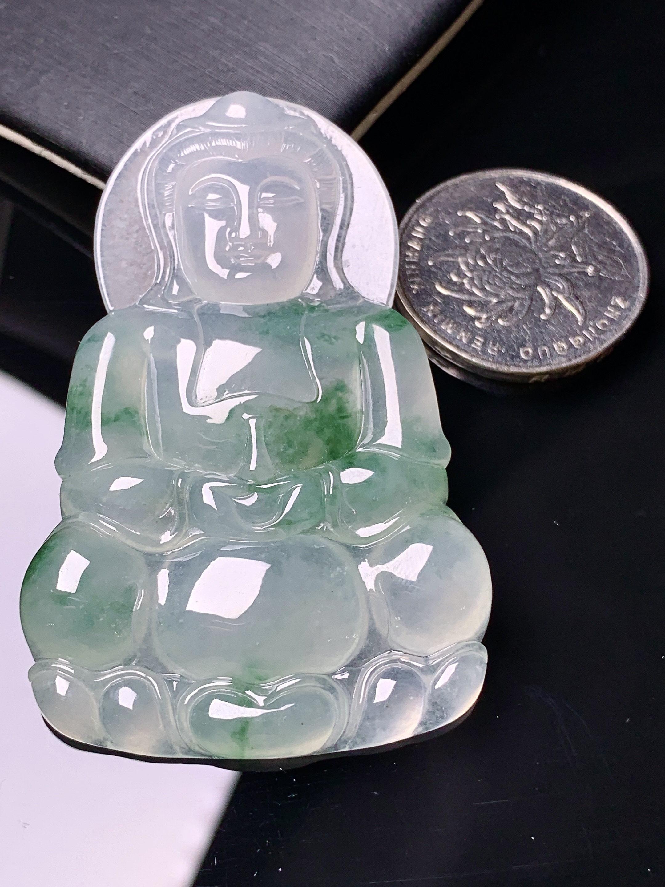 冰种观音菩萨吊坠 玉质细腻 色泽艳丽清新 水润亮眼 整体尺寸60.5*39.8*5.8x1