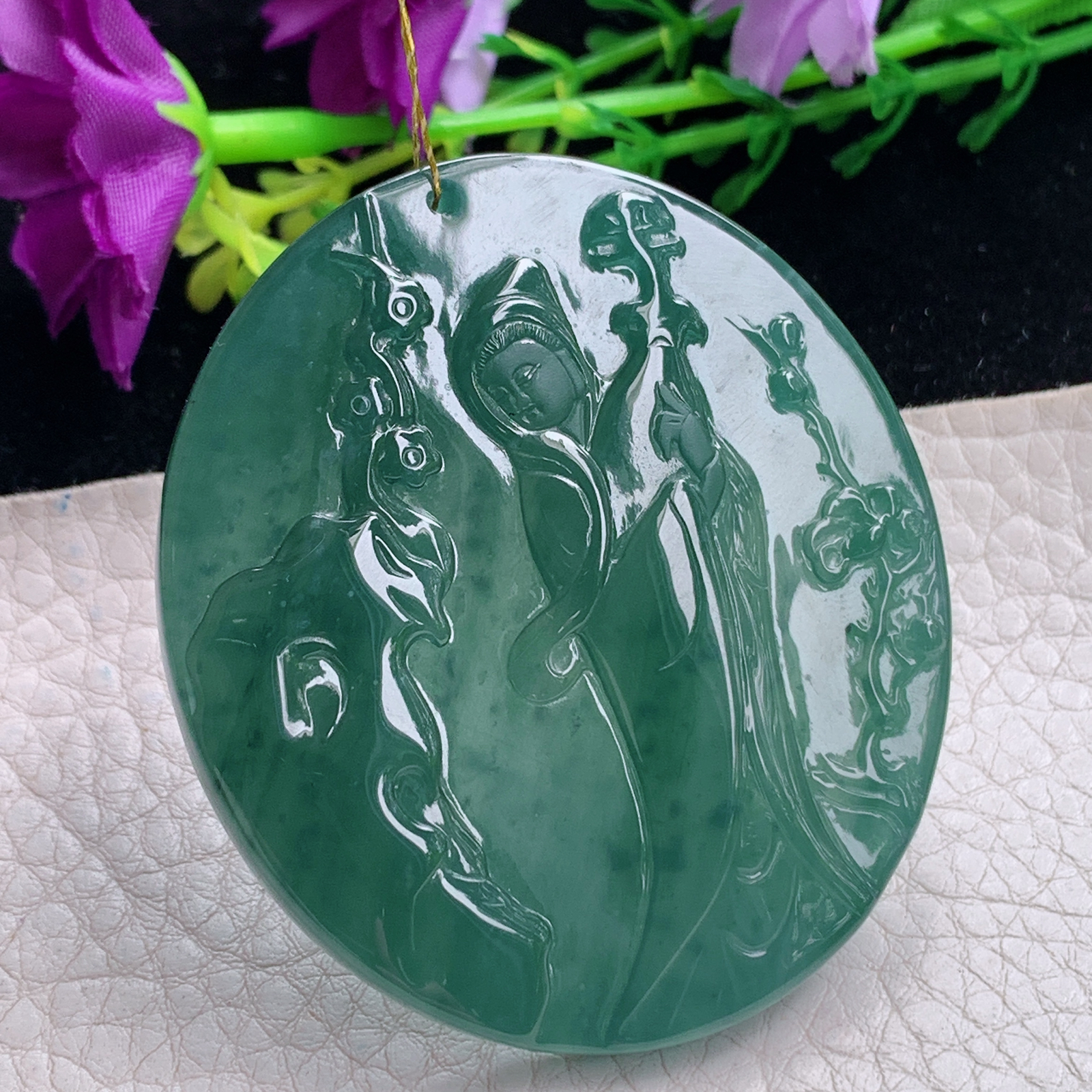 xj实拍55*48.8*6天然翡翠a货冰蓝踏雪寻梅玉吊坠 意境玉挂件